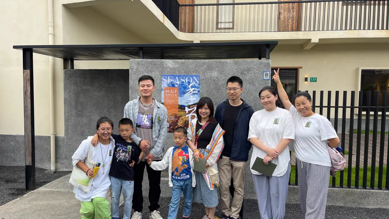 亲子家庭在義田乡村合影